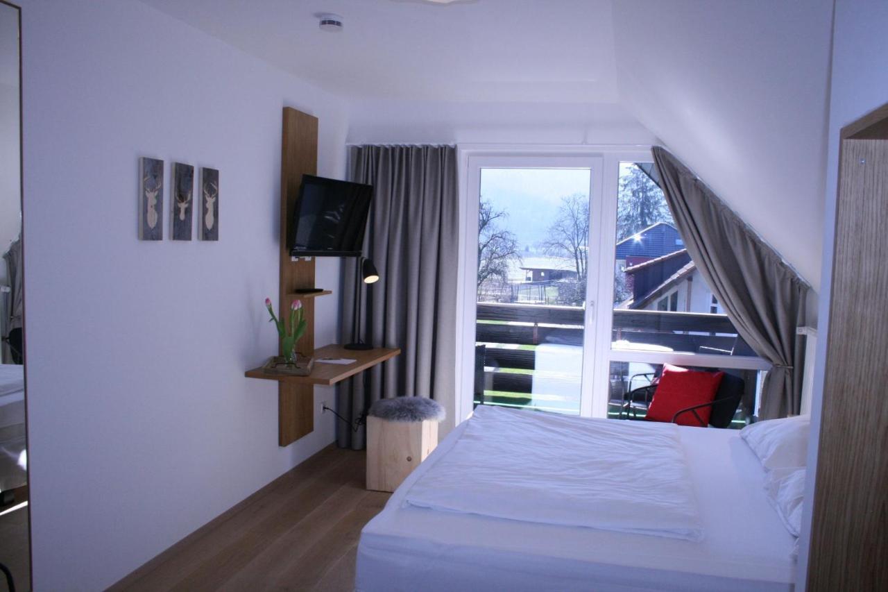 Gasthaus Hirschenstube & Gaestehaus Gehri Waldkirch Room photo